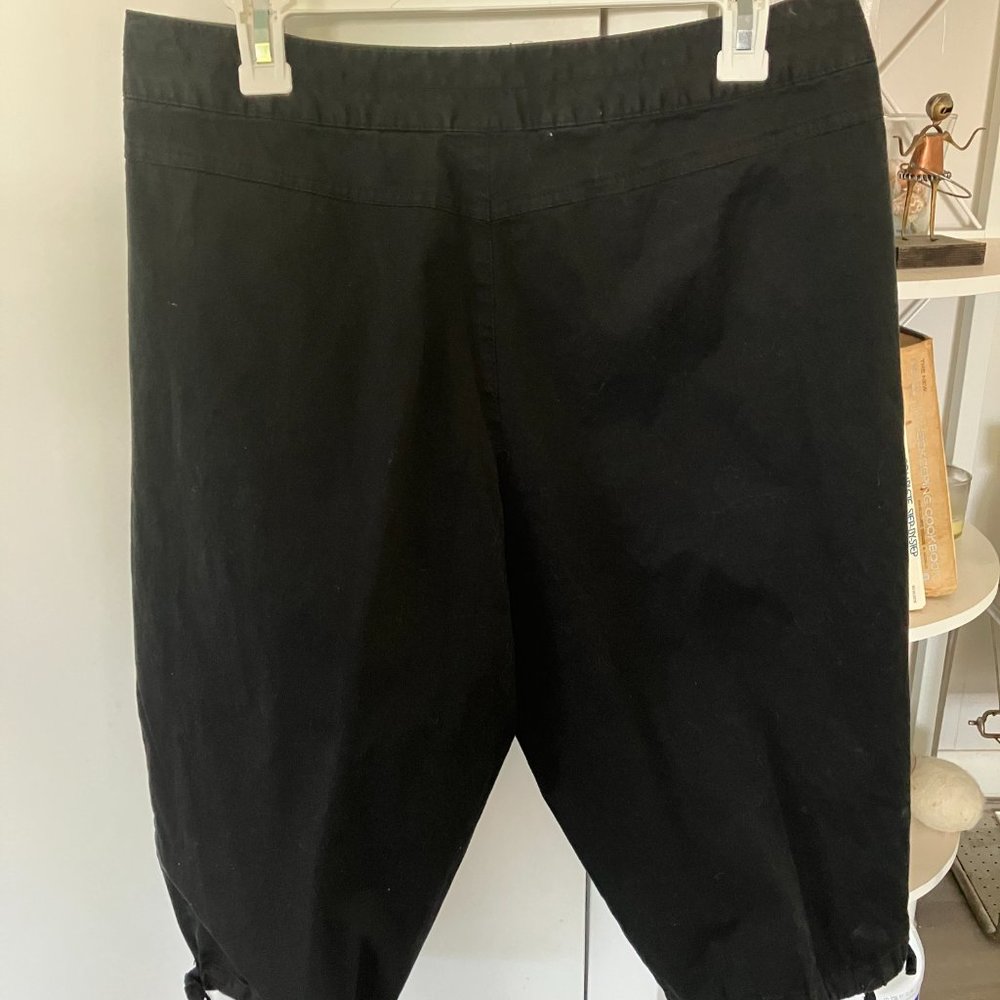 White Stag Black Capri Slacks with Set in Waist Size 12 EUC - Picture 8 of 8